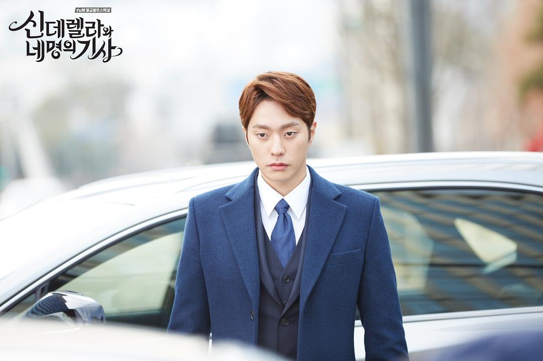 《灰姑娘与四骑士》海报第33张图片 《灰姑娘与四骑士》海报第33张图片