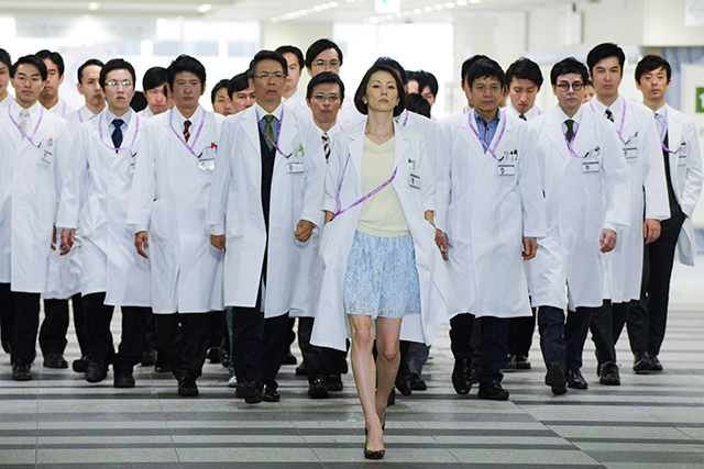 《X医生:外科医生大门未知子第4季》剧照