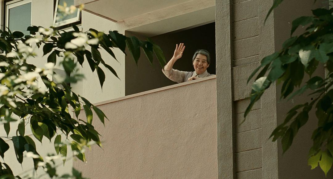 《比海更深》海报