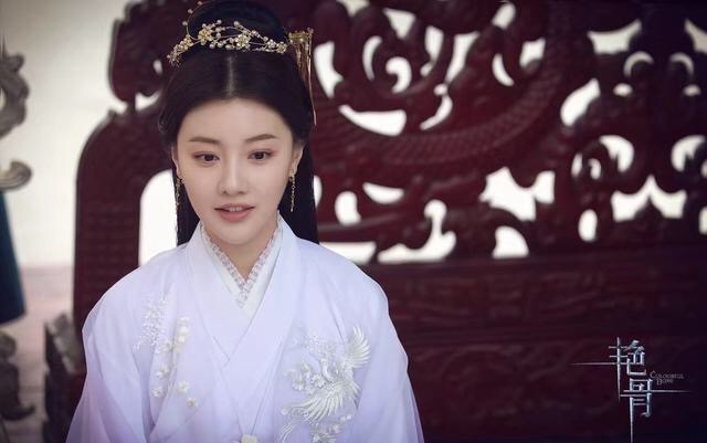 《艳骨》海报第56张图片 《艳骨》海报第56张图片