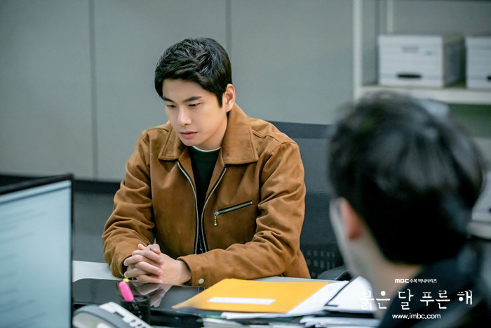 《赤月青日》海报第29张图片 《赤月青日》海报第29张图片