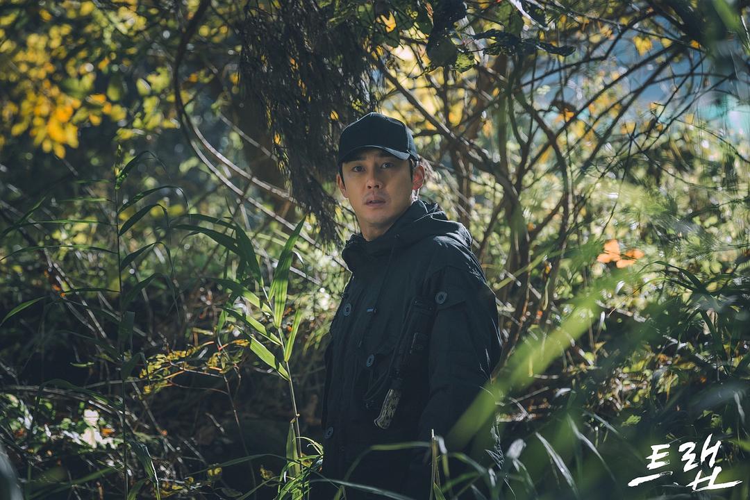 《圈套》剧照第2张图片 《圈套》剧照第2张图片