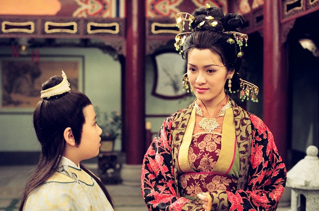 《真假东宫》海报