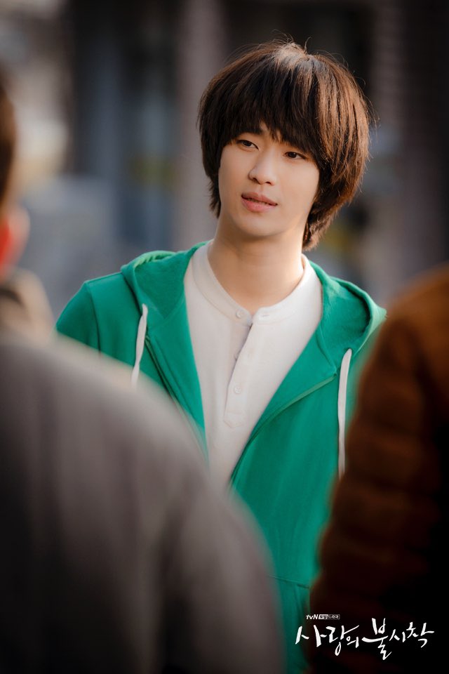 《爱的迫降》海报第46张图片 《爱的迫降》海报第46张图片