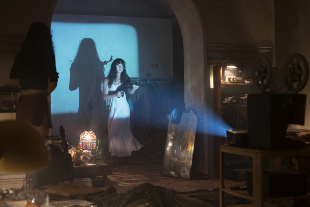 《信任》海报第16张图片 《信任》海报第16张图片