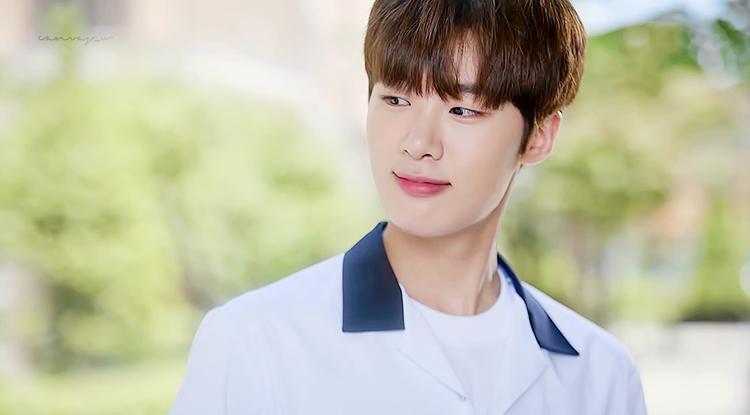 《十八岁》海报第21张图片 《十八岁》海报第21张图片