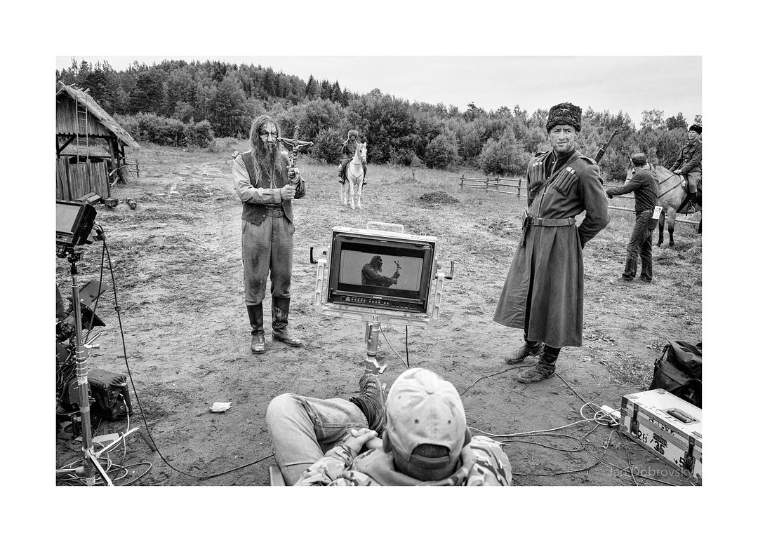 《被涂污的鸟》海报第39张图片 《被涂污的鸟》海报第39张图片