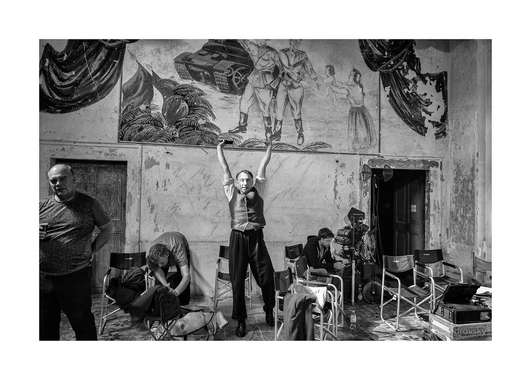 《被涂污的鸟》海报第10张图片 《被涂污的鸟》海报第10张图片