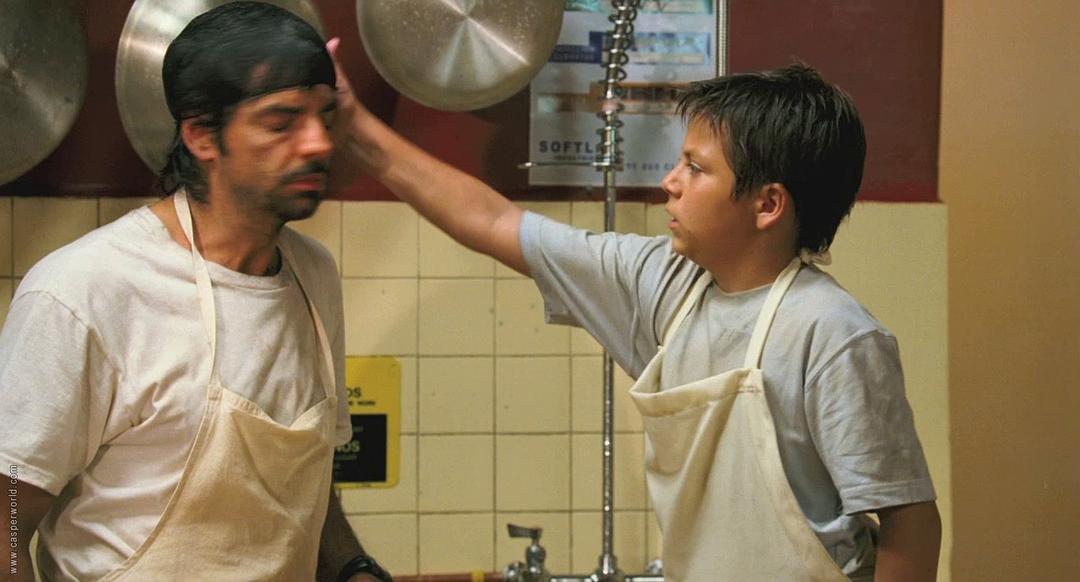 《一样的月光》剧照第10张图片 《一样的月光》剧照第10张图片