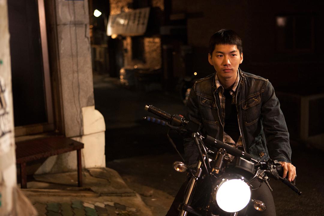 《夜间飞行》剧照第17张图片 《夜间飞行》剧照第17张图片