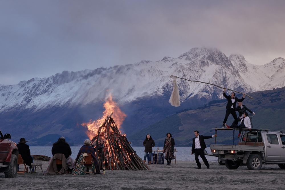 《谜湖之巅第二季》剧照