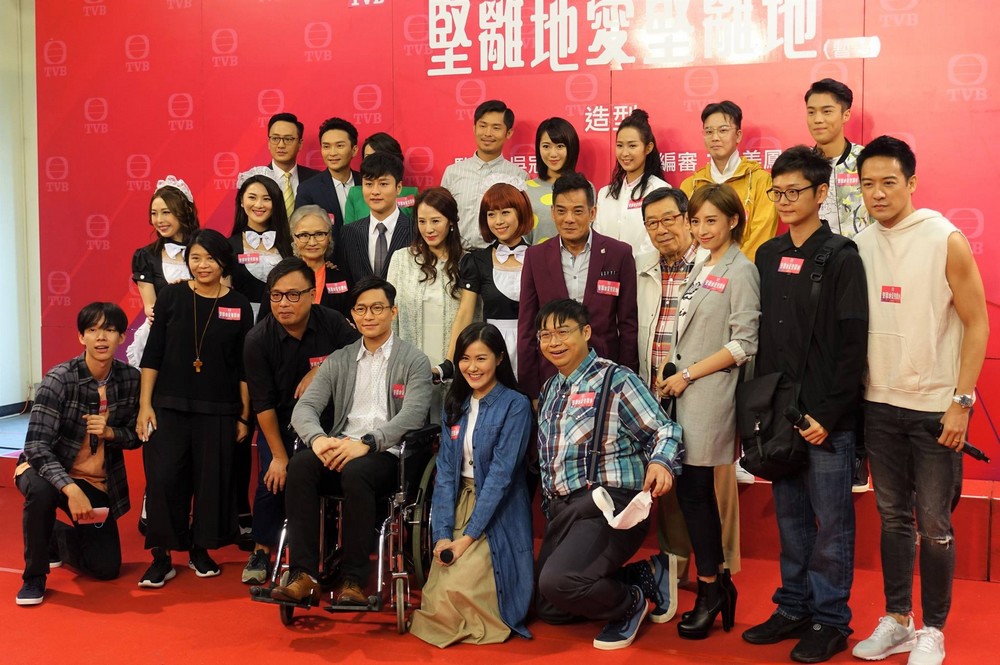 《坚离地爱坚离地》海报第14张图片 《坚离地爱坚离地》海报第14张图片