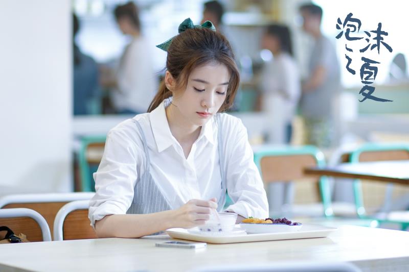 《泡沫之夏》海报第42张图片 《泡沫之夏》海报第42张图片