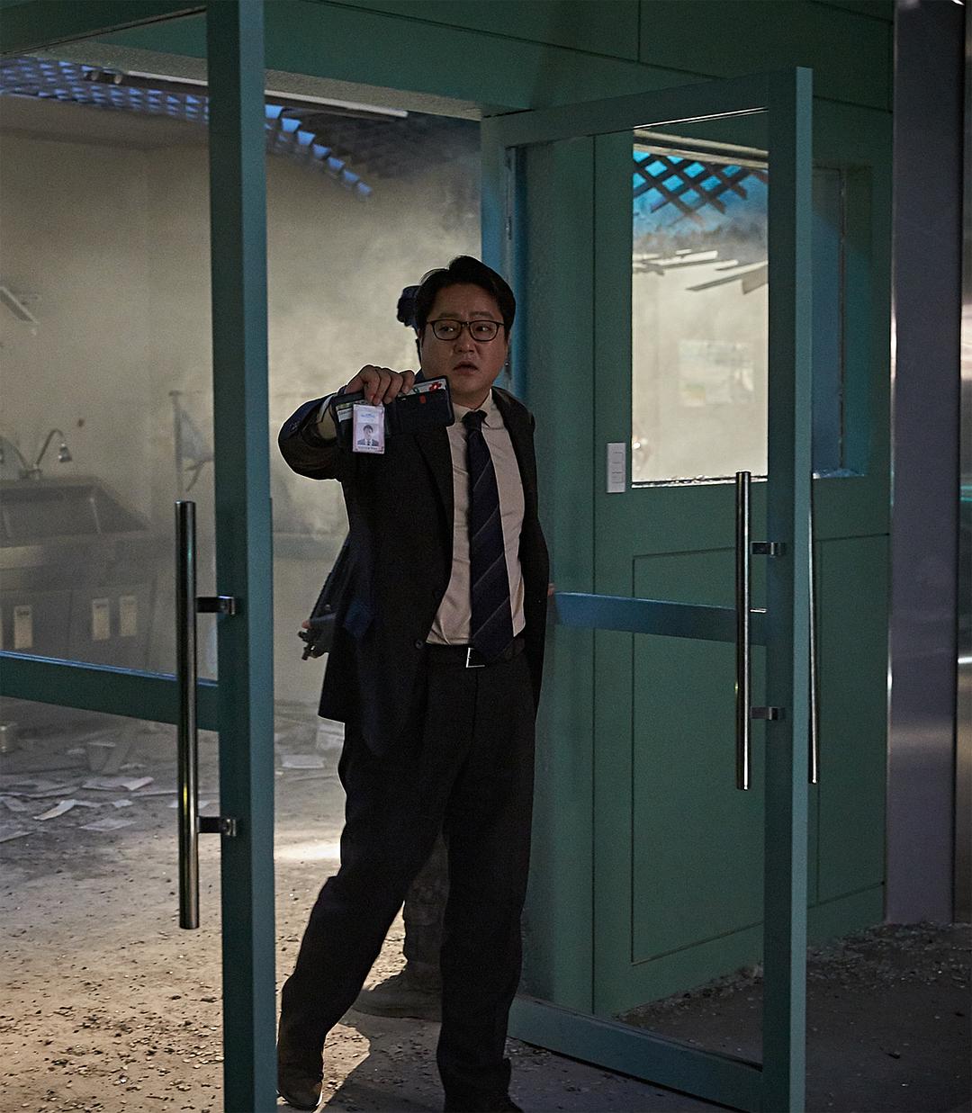 《铁雨》剧照第33张图片 《铁雨》剧照第33张图片