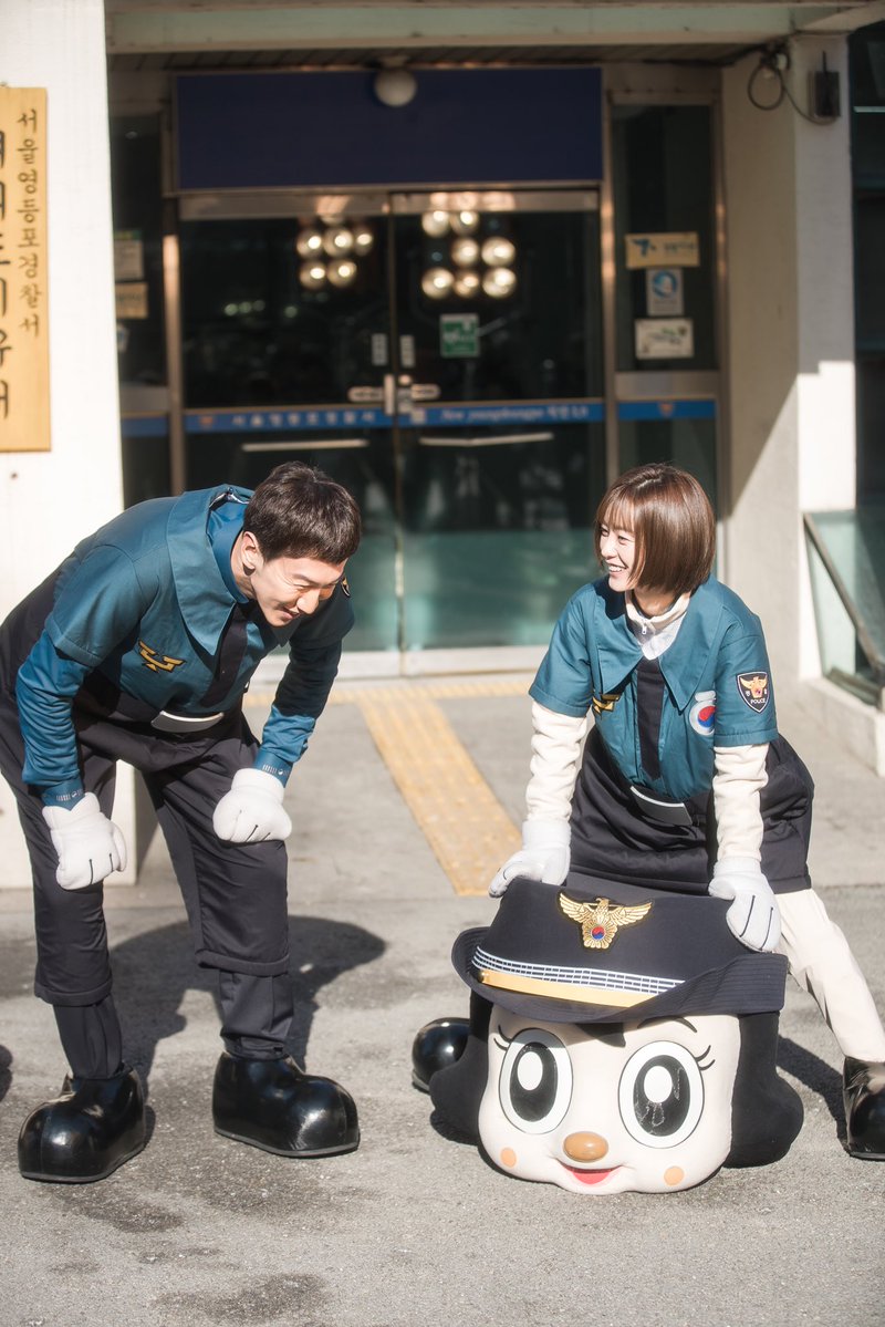 《Live》海报第3张图片 《Live》海报第3张图片