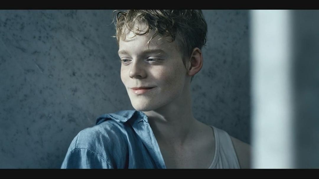 《惨雨第一季》海报第36张图片 《惨雨第一季》海报第36张图片