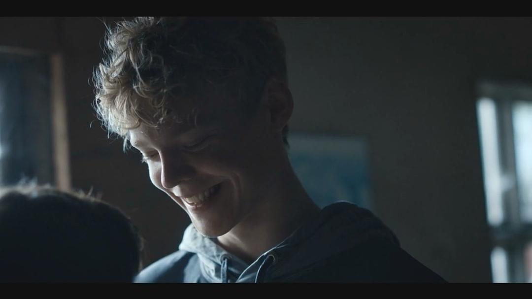 《惨雨第一季》海报第28张图片 《惨雨第一季》海报第28张图片