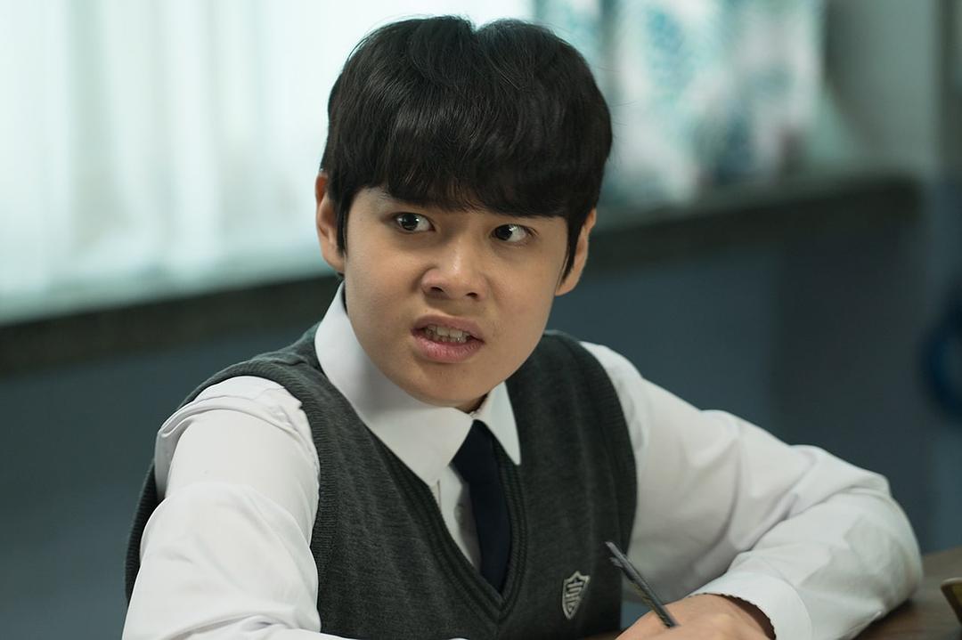 《亚洲怪谈》海报