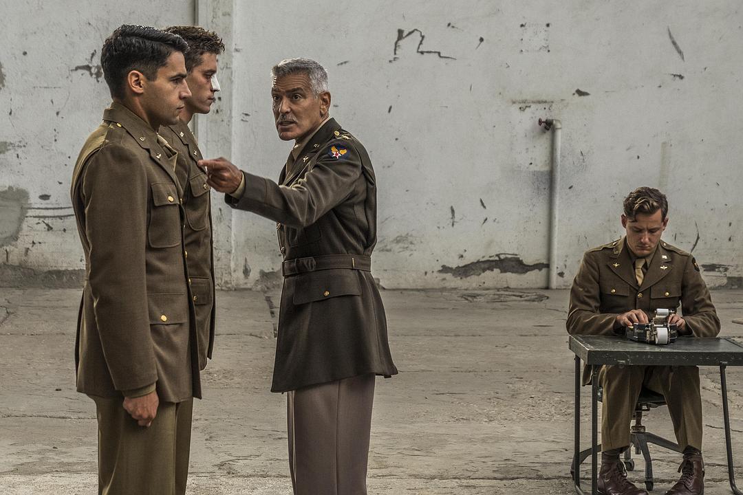 《第二十二条军规》海报第11张图片 《第二十二条军规》海报第11张图片