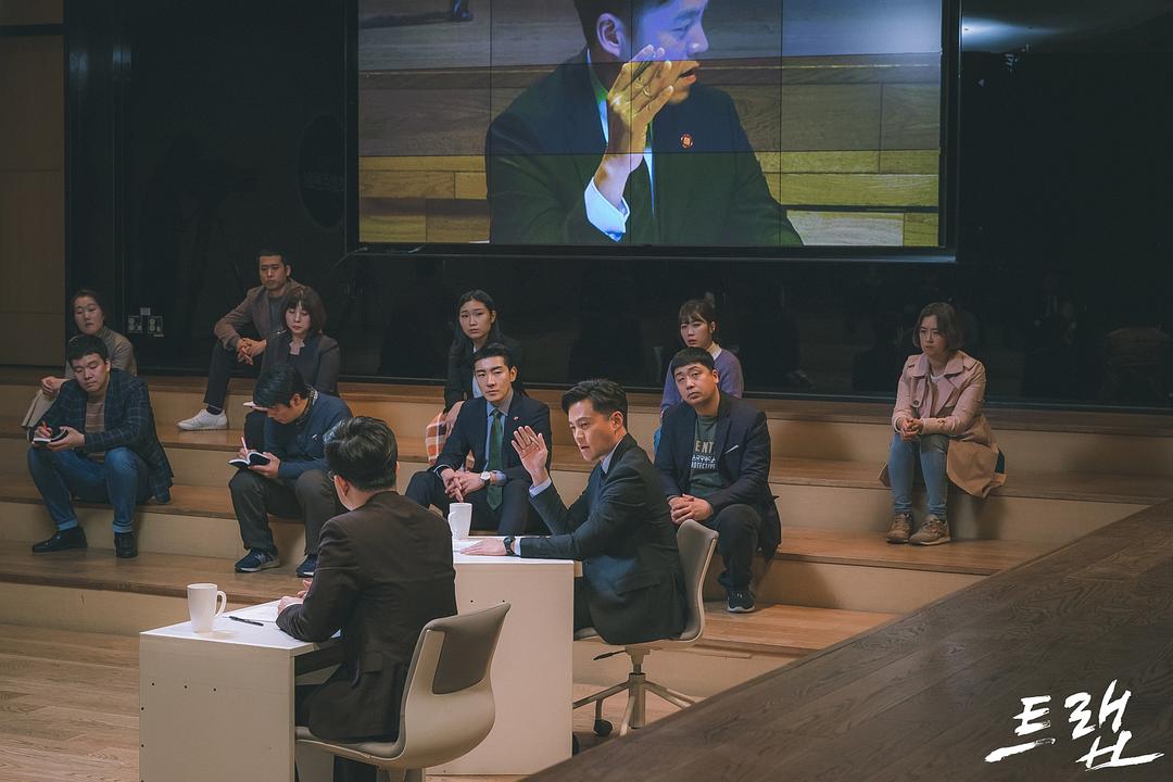 《圈套》剧照第38张图片 《圈套》剧照第38张图片