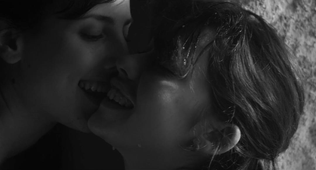 《伊莉莎与玛瑟拉》海报第13张图片 《伊莉莎与玛瑟拉》海报第13张图片