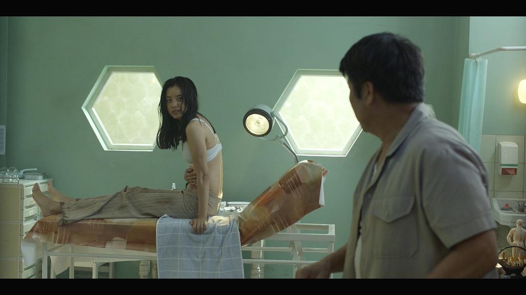 《绊脚石》海报第23张图片 《绊脚石》海报第23张图片