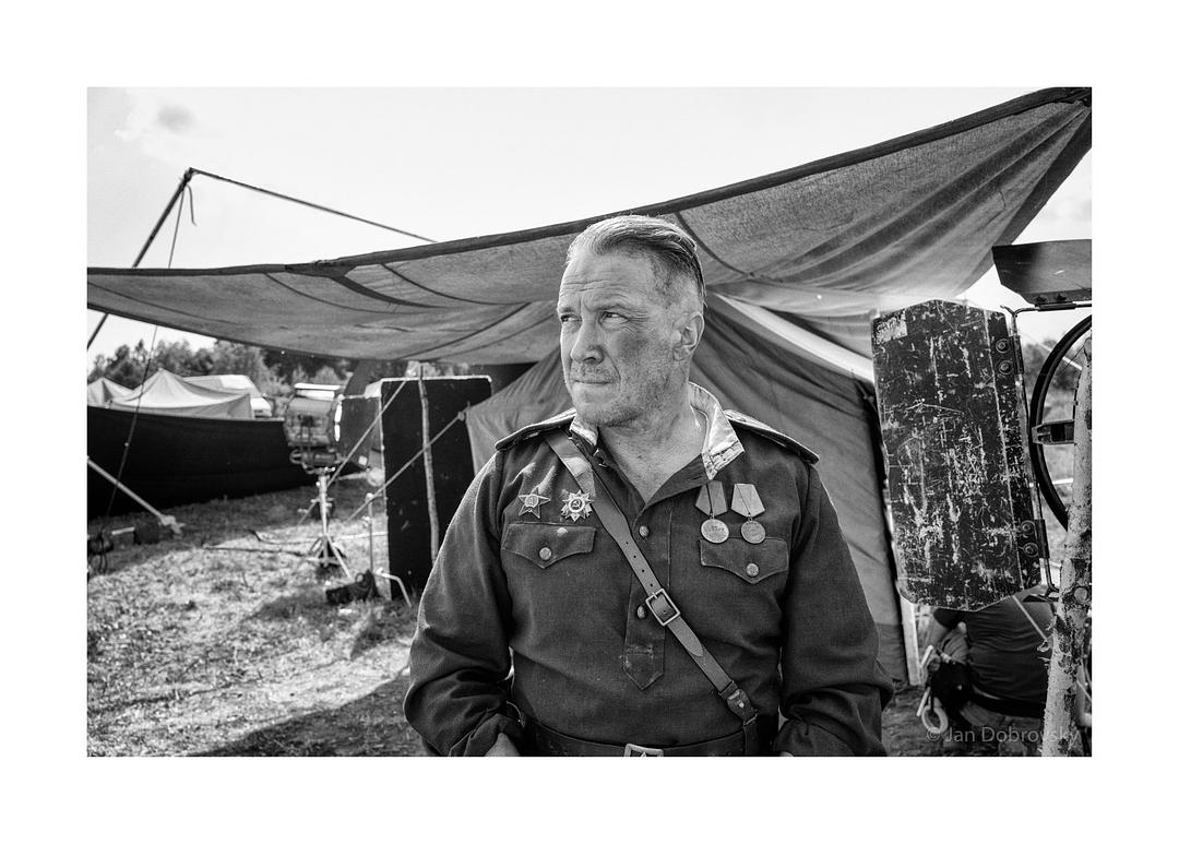 《被涂污的鸟》海报第51张图片 《被涂污的鸟》海报第51张图片