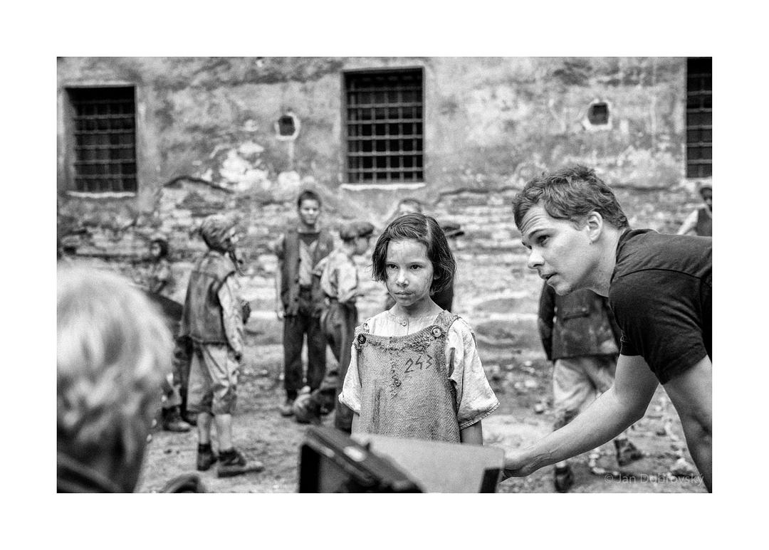 《被涂污的鸟》海报第22张图片 《被涂污的鸟》海报第22张图片